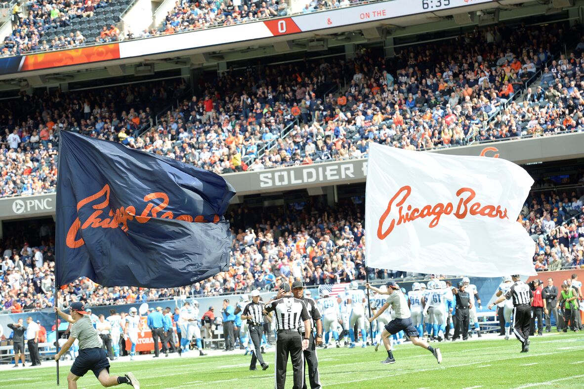 Dolton resident unfurls Chicago's Bear Down flag